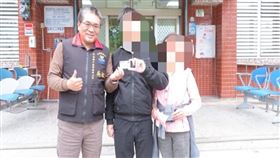 花蓮縣秀林鄉一名19歲的少年，自出生後因家中各種原因未辦理出生登記，這些年間，他僅能在家中透過網路自學，家人為了讓少年順利進入工作職場，日前向戶政事務所提出辦理出生登記程序。