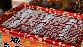 銀帽,手鍊,聖母廟,擲筊(台南正統鹿耳門聖母廟 提供)