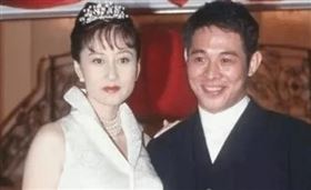 李連杰與利智長跑10年才結婚，婚後他對妻子百般疼愛。（圖／翻攝自百度百科）