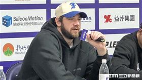 「新台灣人」阿提諾與攻城獅達成離隊協議。（圖／記者蔡厚瑄攝影）