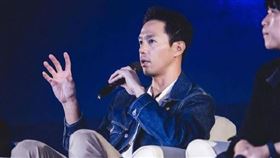 帥氣多金的丁春誠，曾被命理老師斷言「一輩子不缺桃花」，不會輕易想結婚。（圖／翻攝自丁春誠IG）