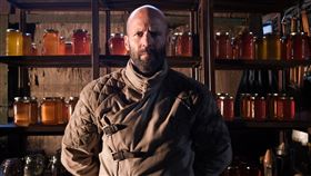 傑森史塔森《蜂刑者》。（圖／車庫娛樂提供）