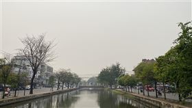 泰北大城清邁空污嚴重泰國近日飽受空污之苦，泰國北部的狀況尤其嚴重。泰北大城清邁7日的PM2.5是全世界第一糟，清邁府尹緊急宣佈公務員可以在家工作。（讀者提供）中央社記者呂欣憓曼谷傳真  112年4月7日