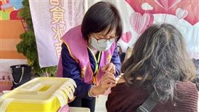 接種XBB疫苗(嘉義醫院提供)