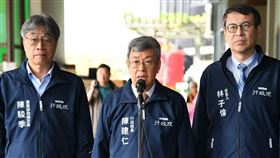 行政院長陳建仁今(31)日視察春節花卉供應情形。（圖／行政院提供)