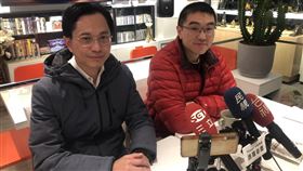 基隆國門廣場擬蓋摩天輪基隆市長謝國樑（右）30日上午與媒體茶敘時表示，希望2025年能在國門廣場建置固定式摩天輪，會追加預算編列經費，希望最快2025年將摩天輪裝設起來。中央社記者王朝鈺攝  113年1月30日