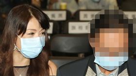 溫翠蘋（左）2年前曾帶教授看演唱會，當時以男友稱之。（圖／記者楊澍攝影）