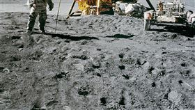 月球表面-登月（示意圖／翻攝自Pixabay）