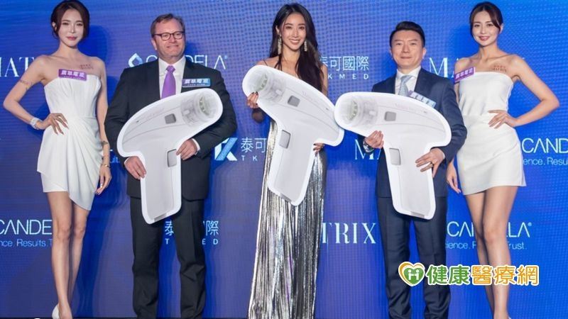 翡翠電波是一種微針電波，利用極細的微針穿透皮膚，再透過電流進行治療，它和單極電波、雙極電波等傳統電波有些不同