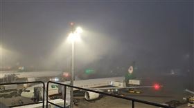 傍晚濃霧特報！桃機跑道能見度低於600公尺　部分航班延後