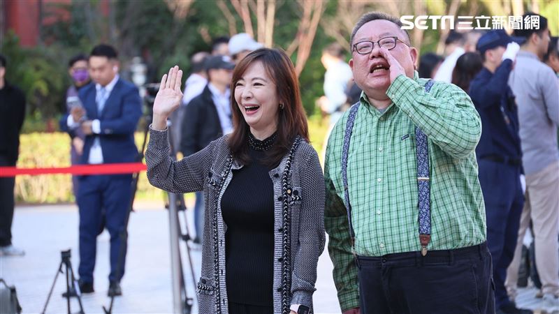 支持萬老師找黃主任！8千人響應：成功了