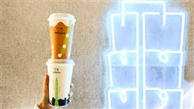 「迷客夏」於2/1進駐台北101的89樓觀景台，成為全台最高的手搖飲料店！