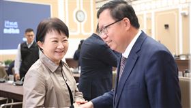 台中市長盧秀燕赴行政院會。鄭文燦。(圖/台中市政府提供)