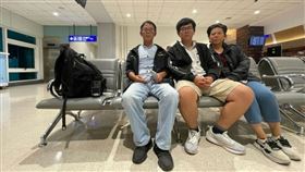 中國公民田永德及韋亞妮母子共3人，1月30日晚間自吉隆坡來台轉機卻跳機求庇護，移民署表示，轉機旅客未依規定且不具備入境有效簽證或許可，依法在今天送回吉隆坡。