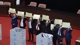 ▲韓國瑜贏得立法院長選舉，下午副院長選舉投票，國民黨立委仍集體亮票。（圖／記者邱榮吉攝影）