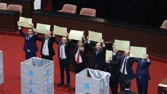 藍委分組舉手亮票　綠委酸：犯人式亮票法