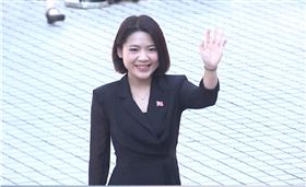 麻辣鮮師再現！萬老師、「黃主任」走立院紅毯