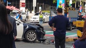 桃園,警匪追逐,藝文特區,通緝犯（圖／翻攝自《桃園大小事》）