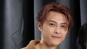 邱勝翊（王子）（左起）、主持人王琄、袁艾菲及謝佳見（圖／鏡電視提供）