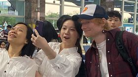 紅髮艾德抵達高雄小港機場。（圖／讀者提供）