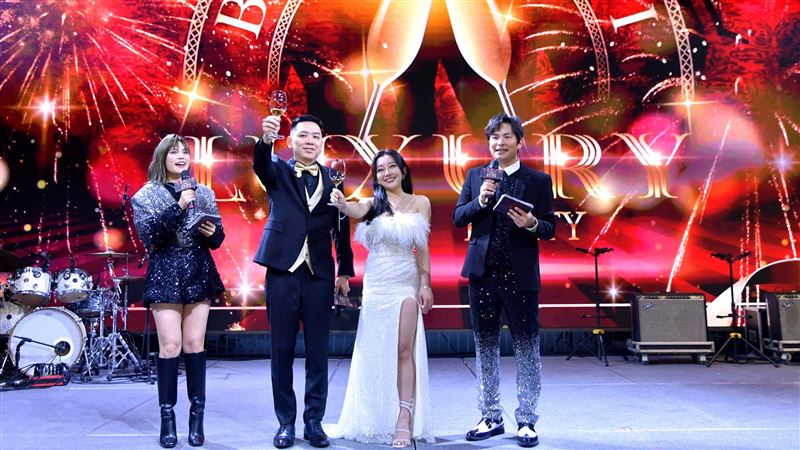 闆妹尾牙霸氣砸600萬　他們1出場員工嗨爆