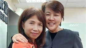 陳昭姿擁黃珊珊，圖／翻攝自黃珊珊臉書