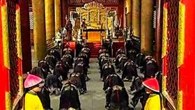 ▲歷史劇常可看到文武百官高喊：萬歲！萬歲！萬萬歲！（示意圖／翻攝自百度百科）