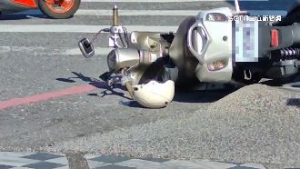 7旬翁騎車闖紅燈遭撞　急救尚未脫離險境