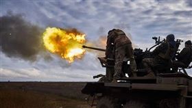 烏克蘭軍方在第聶伯河左岸摧毀了超過15件俄羅斯軍事裝備。其中包括坦克車、火砲系統、裝甲車和船隻。（圖／翻攝自@paolobucci18 X平台）
https://twitter.com/paolobucci18/status/1752003850171494466