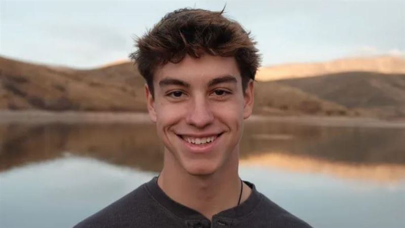 站懸崖邊取景自拍　19歲少年失足墜91M亡
