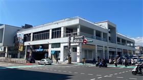 謝國樑稱東岸商場完成點交  NET提告基隆東岸商場（圖）由微風集團接手營運，市長謝國樑1日在記者會表示，已完成資產點交。不過，商場實際營運業者主富服裝公司（NET）委任律師陳義文透過聲明稿表示，市府違法接管，已向基隆地檢署提告，追究刑事責任。中央社記者王朝鈺攝  113年2月1日