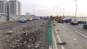 翻覆,砂石車,砂石,高雄,國道10號