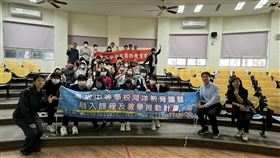 國教署推海洋職涯暨科普議題講座教育部國教署委請國立台灣海洋大學舉辦「海洋職涯暨科普議題講座」，提升高中職學生的海洋文化素養和海洋意識。圖為台中市大甲高中邀請國立自然科學博物館專員黃立君到校講解海洋漁業資源枯竭的現況等，師生合影。（教育部提供）中央社記者陳至中台北傳真  113年2月3日