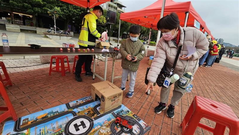 新北消防宣導園遊會　大人小孩開心放電