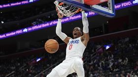 ▲威斯布魯克（Russell Westbrook）成為史上首位25000分、8000籃板和助攻的後衛。（圖／美聯社／達志影像）