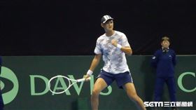 ▲2024台維斯盃，台灣隊第2點單打吳東霖。（圖／記者張沛嘉攝影）