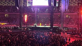 直擊／紅髮艾德演唱會！英倫情人開場