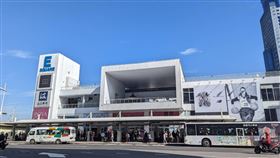 東岸商場產權爭議  基隆市府、NET各有說法基隆市政府31日與簽約廠商大日公司點交東岸商場資產，不過商場實際營運業者主富服裝公司（NET）主張擁有建物產權，基隆市府不得任意透過約定，把主富公司的產權交付第3人。圖為東岸商場外觀。中央社記者王朝鈺攝  113年1月31日