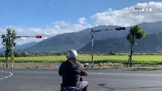 到底看哪個？花蓮複雜紅綠燈　民眾霧煞煞