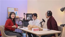 朱立倫錄新春podcast與青年暢聊改革願景。(圖/國民黨提供)