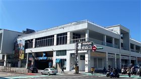 謝國樑稱東岸商場完成點交  NET提告基隆東岸商場（圖）由微風集團接手營運，市長謝國樑1日在記者會表示，已完成資產點交。不過，商場實際營運業者主富服裝公司（NET）委任律師陳義文透過聲明稿表示，市府違法接管，已向基隆地檢署提告，追究刑事責任。中央社記者王朝鈺攝  113年2月1日