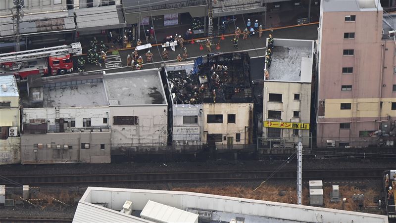 日本JR車站旁餐廳大火　800人緊急爬下車