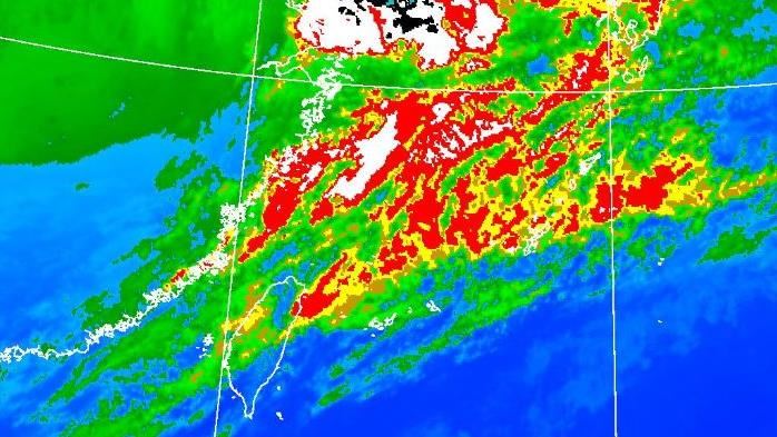 今晚起全台都有下雨機會！濕冷氣團這天來