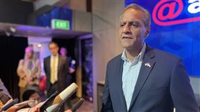 美國副國務卿韋瑪訪問印尼美國副國務卿韋瑪（Richard Verma）正在印尼訪問，1日晚間出席活動時向媒體表示，印尼大選結果不會影響2國關係，無論誰當選，美國都已準備好與印尼落實建立全面戰略夥伴關係。中央社記者李宗憲雅加達攝  113年2月2日