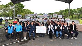 宜蘭第4個溫泉區  冬山河親水公園獲核定宜蘭縣第4個溫泉區「冬山河親水公園溫泉區」已獲交通部觀光署核定，宜蘭縣長林姿妙（前右4）5日前往冬山河親水公園，聽取縣府工商旅遊處簡報後，與來賓合影。（宜蘭縣政府提供）中央社記者王朝鈺傳真  113年2月5日