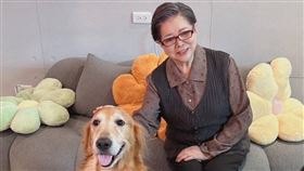 陳淑芳（右）和毛小孩合作拍攝短片《你回來了》。（圖／翰森娛樂提供）