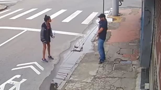 流浪女向路人討6元買麵包　男子掏槍射殺