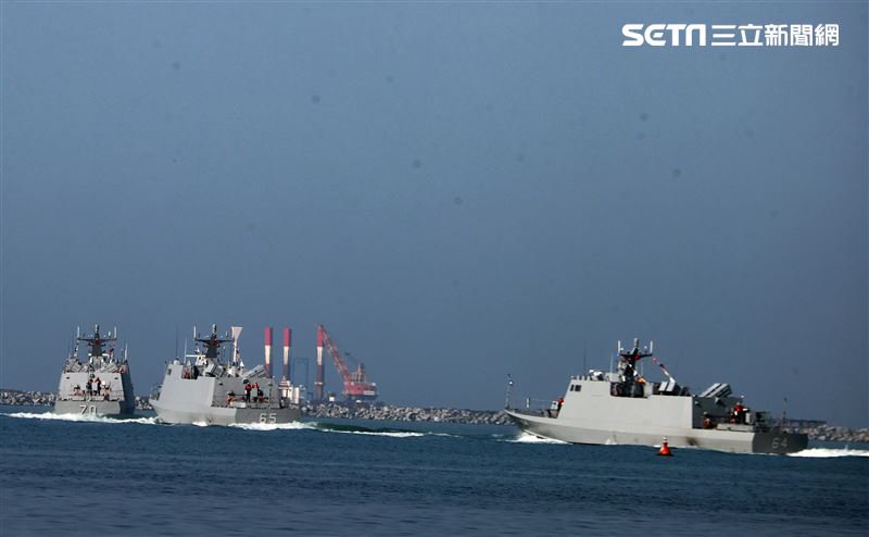 海軍113年春節加強戰備光六飛彈快艇實施聯合火力打擊。（圖/記者邱榮吉攝影）