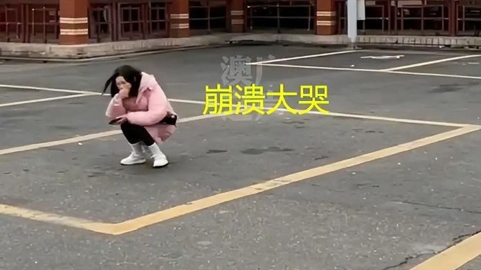 休息站驚傳「女子被男友丟包」她蹲地哭了