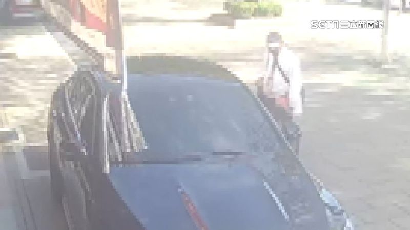 獨／電台總車故障停人行道　遭丐幫記者嗆